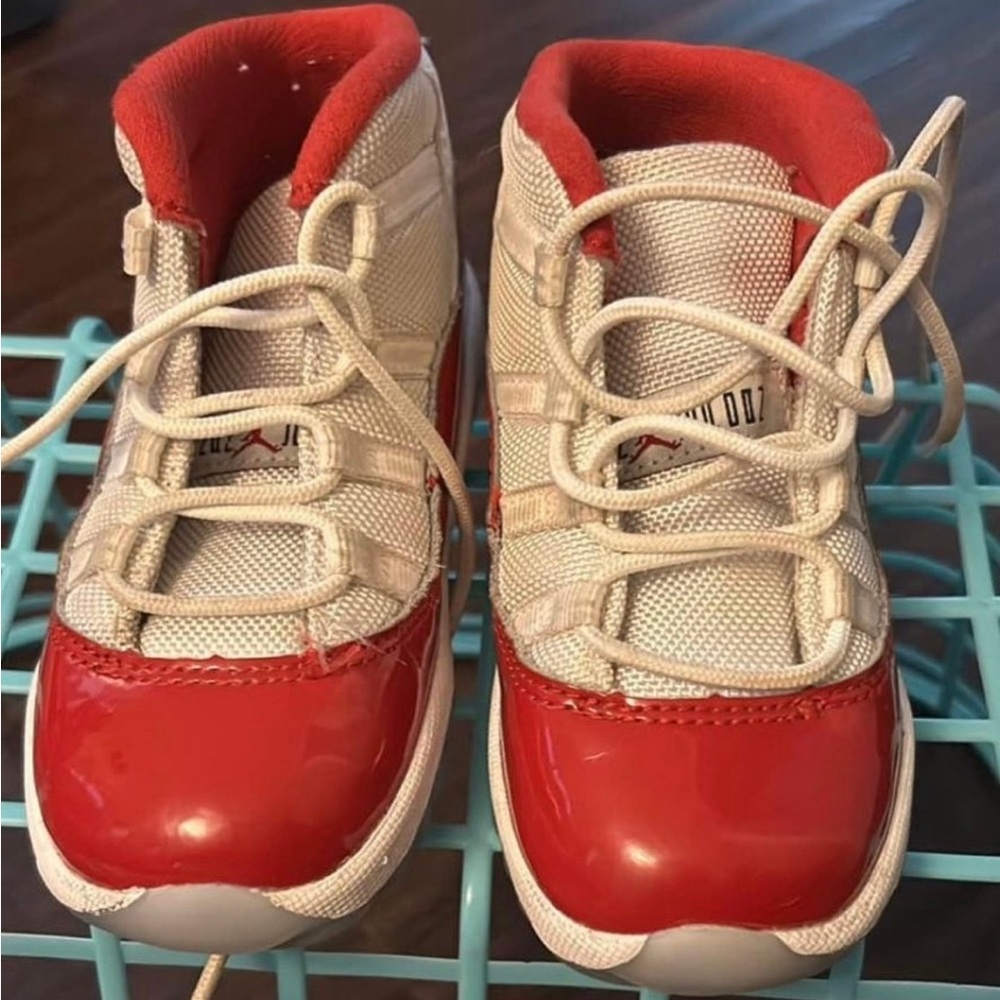 Jordan cherrys toddler size 8